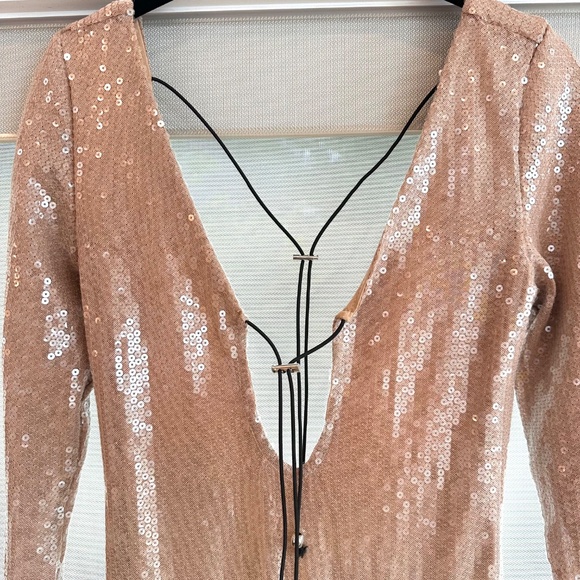 BNWT! YOJANI BOUTIQUE Maya Nude Sequin Dress - Beige "Hailey Bieber"  Size Small - Picture 10 of 12